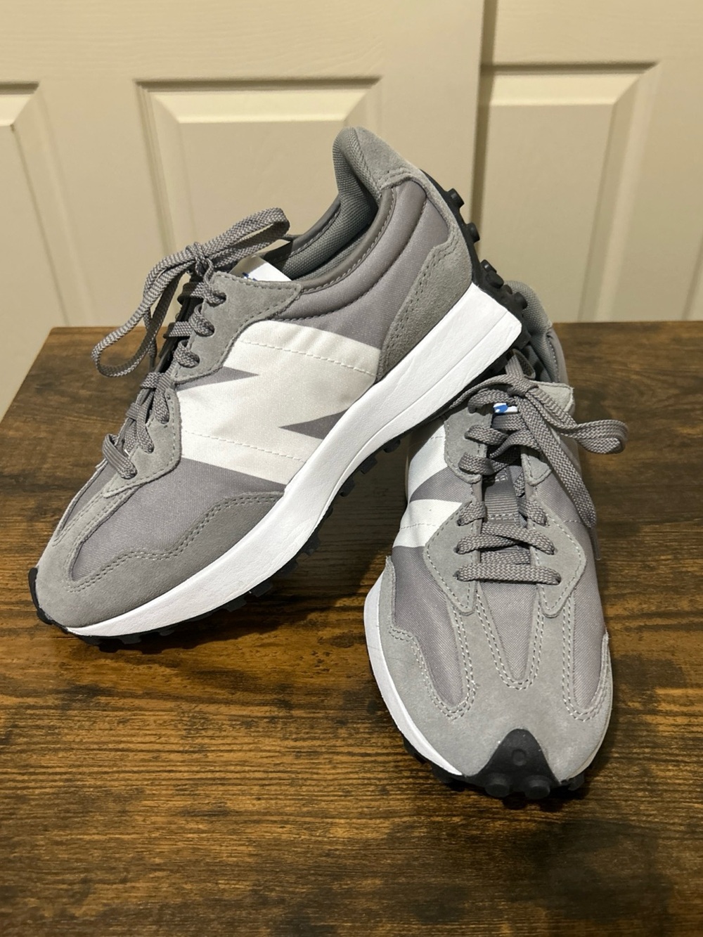 New Balance 327 Shoes Sneakers Grey Women’s Size 7 NWOB
